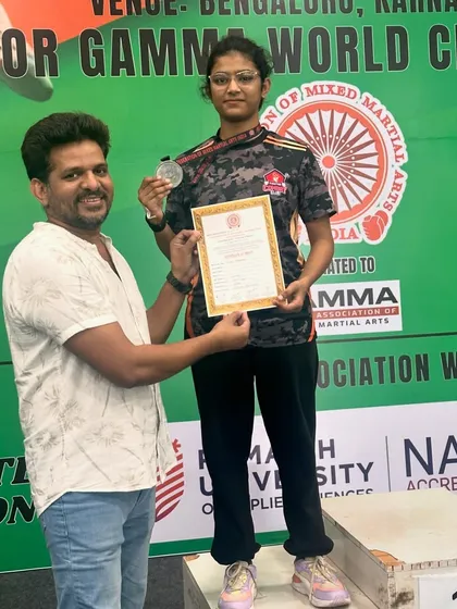 Divya on the podium with her silver medal from the FMMAI National Championship. A fantastic achievement that has earned her a spot at the World Championship.