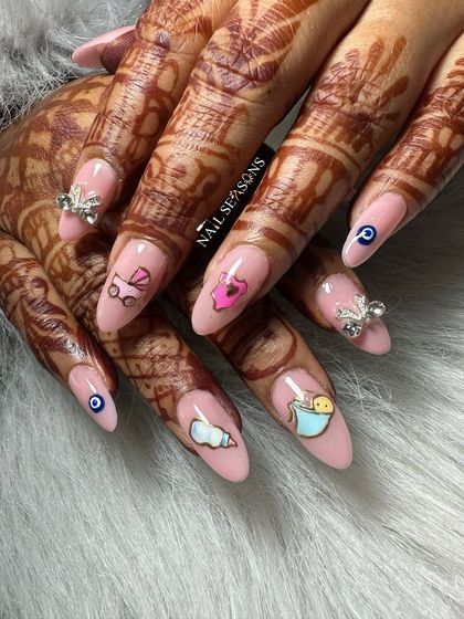 This angle shows the 3D bows and the evil eye accent nails, adding extra dimension and meaning to this special set.