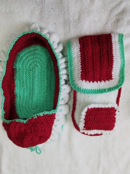 This image shows the travel bed next to its matching travel bag. The bag is perfect for carrying extra poshak or accessories for your Kanha Ji.