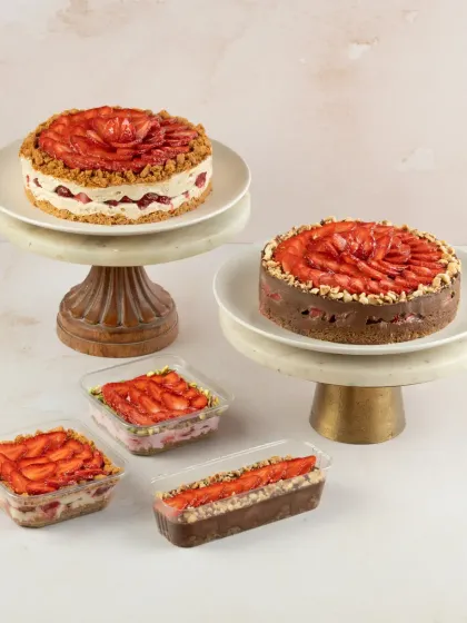 Our Kunafa-Strawberry collection comes in several delicious variations. Whether you prefer Biscoff, Hazelnut, or Pistachio, there's a crunchy, creamy Kunafa dessert for you.
