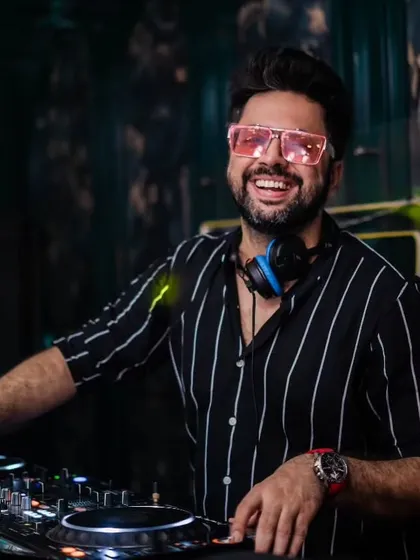 Kala Chashma or Gulabi Saree? How about Gulabi Chashma and a whole lot of mashups. A happy shot from behind the decks at Social.