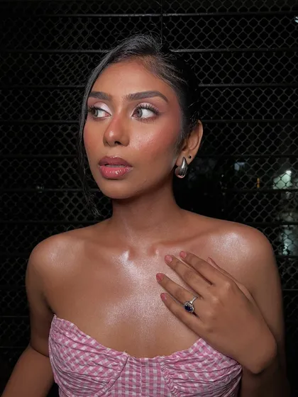 The glow on her collarbones and shoulders completes this VS Angel-inspired look. It's all about creating a radiant, lit-from-within look that feels as good as it looks.