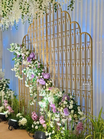 A detail of the golden screen and cascading flowers, a beautiful blend of structure and nature.