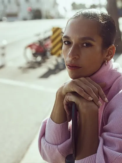 A close-up portrait from our Venice Beach shoot. The soft, natural afternoon light is perfect for capturing a relaxed yet direct expression. It’s a moment of calm amidst the energy of the streets.