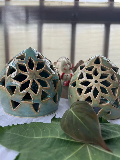 These beautiful turquoise tea light holders add a touch of elegance to any festive decor. They also make wonderful handmade gifts.