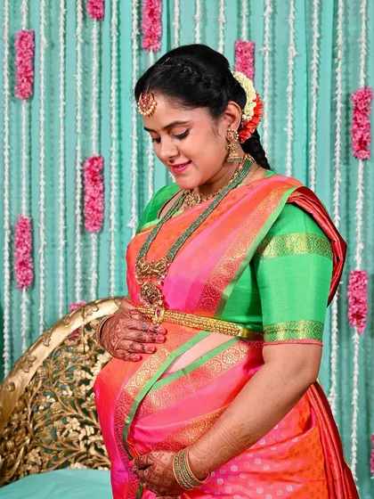 A tender moment captured. The rich silk and traditional jewelry make this a perfect look for a Seemantham ceremony.