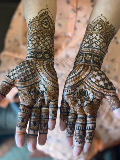 This Karwa Chauth design features beautiful lotus motifs and detailed grid work. It's a heavy, intricate style that is perfect for such a special festival.