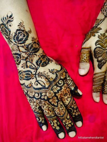 A trendy design featuring bold, dark roses. This style is very popular and creates a beautiful contrast on the skin.