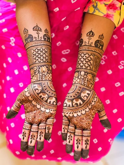 A full view of the symmetrical elephant design on both arms.