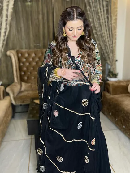 The complete look is effortlessly beautiful. The soft waves in her hair and the natural makeup are perfect for a day of wedding celebrations.