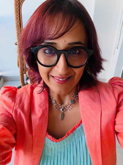 A selfie to show the details of my outfit, including this stunning neckpiece that I had my eye on for months.