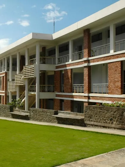 At Symbiosis University, corridors are strategically positioned to shield the building from the harsh southern sun. Deeper overhangs and thick walls enhance this shading, naturally regulating the internal temperature and creating comfortable social spaces.