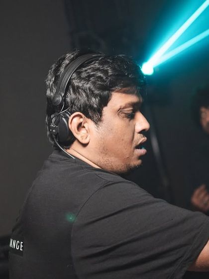 Behind the Decks photo 5