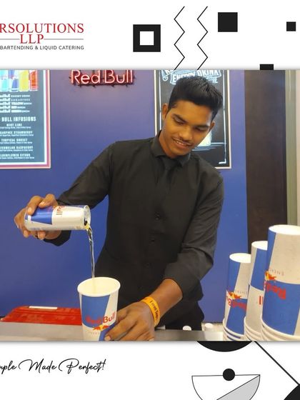 One of our bartenders in action, pouring a refreshing Red Bull mocktail for a guest at YouTube FanFest.
