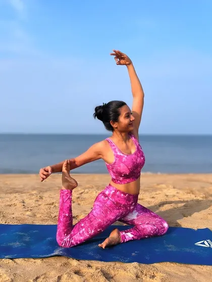 Embracing the playful energy of the ocean with a variation of Eka Pada Rajakapotasana, or mermaid pose. Practicing on the sand challenges my balance and reminds me to flow with life's currents. My beach yoga sessions are designed to help you find joy and release, connecting with the rhythm of the waves.