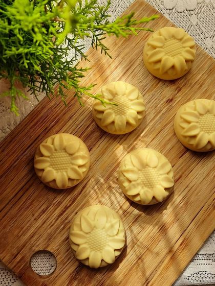 My Pumpkin Cream salt bars, looking like little suns. These are made with homemade pumpkin puree and fresh cream for a lotion-like lather that leaves skin feeling incredibly soft.