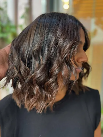 A side view of the rich espresso color. The tones are deep and beautiful, perfect for a classic brunette. (No filter)