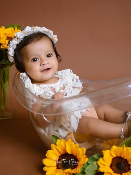 A happy, smiling moment from the sunflower sitter session.