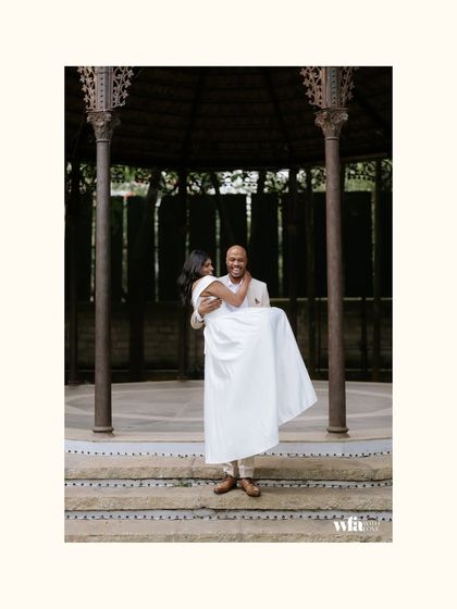 A joyful, romantic lift in front of the colonial bandstand. This classic "Hollywood" pose feels both timeless and spontaneous.
