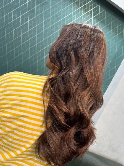 Another angle showing the beautiful blend of colours. The light catches the copper highlights, making the hair look incredibly vibrant and healthy.