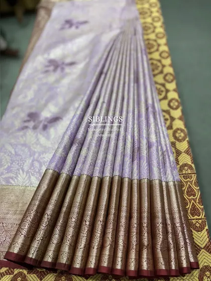 Another angle showing the perfectly fanned out pleats on this lavender silk saree. This is the foundation of a stunning saree drape.