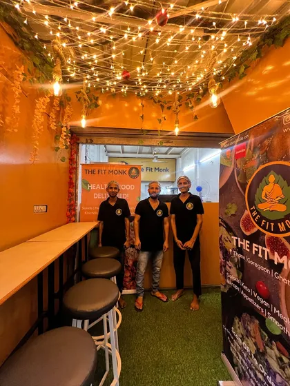 The Fit Monk boys of Lokhandwala are ready for you! A shot of my team at one of our outlets, excited to serve you healthy and delicious meals.