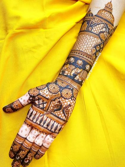 A single-arm view of the bold, negative-space design, focusing on the details.