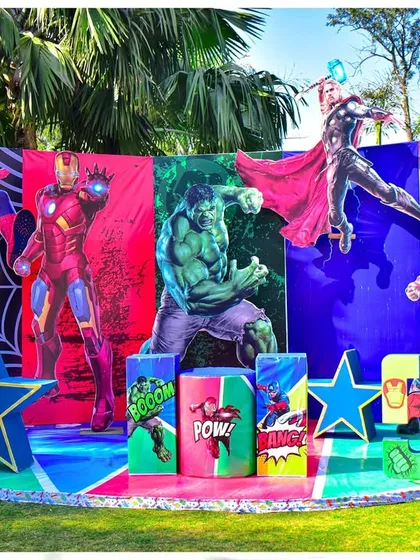 For the ultimate superhero fan, I assembled the Avengers with this dynamic, multi-panelled backdrop. Featuring life-sized characters like Iron Man and the Hulk, this setup creates a powerful photo opportunity and sets the stage for an epic adventure.