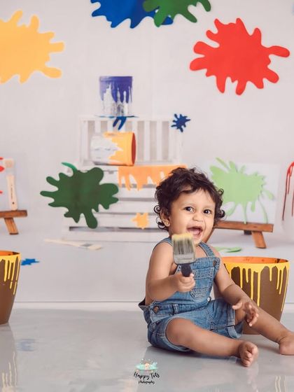 Meet our little artist. This paint splash theme is a wonderfully creative and colorful way to capture your child's playful spirit, complete with easels and brushes.