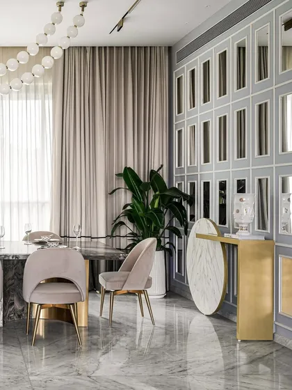 Another perspective of the dining room in our 2,700 sq.ft. project. The mirrored wall panels expand the sense of space, reflecting the light from the windows and the soft glow of the chandelier, creating a bright and luxurious atmosphere.