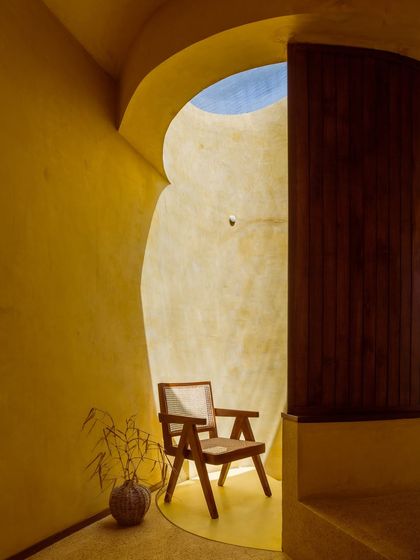 A quiet corner where architecture creates its own light. The oculus allows a perfect circle of sunlight to travel through the space, marking the passage of time.