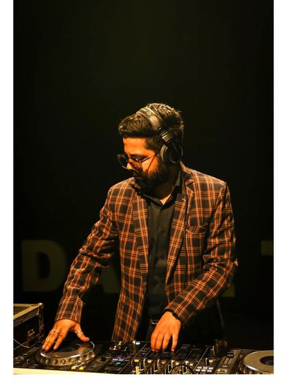 Staying focused on the details. A professional performance requires complete concentration, especially at large corporate events like this one in Agra.