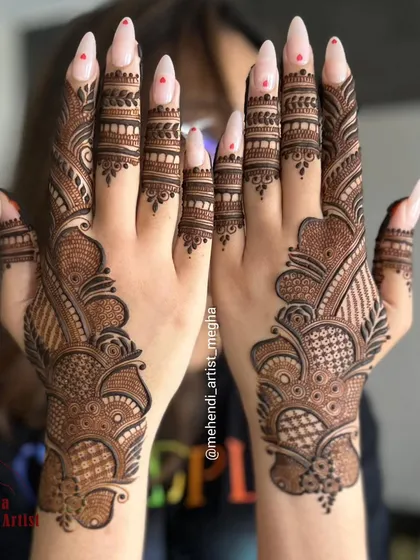 The back of the hands is a beautiful canvas. This modern Arabic-inspired design uses bold shapes, negative space, and fine, flowing patterns to create a look that is both elegant and striking.
