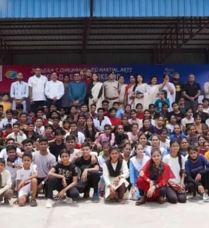 Another group shot with the incredible participants of our self-defense workshop, empowering the community with vital skills.