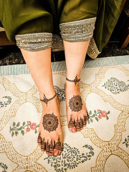 A classic mandala design for the feet, with detailed work on the toes and a simple anklet.