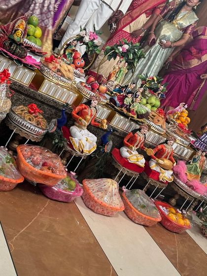 Siri - Custom Gift Hampers & Return Gifts Grand Event Displays photo 17