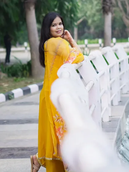 This "follow me" style pose is popular for social media and adds an interactive feel to the portfolio.