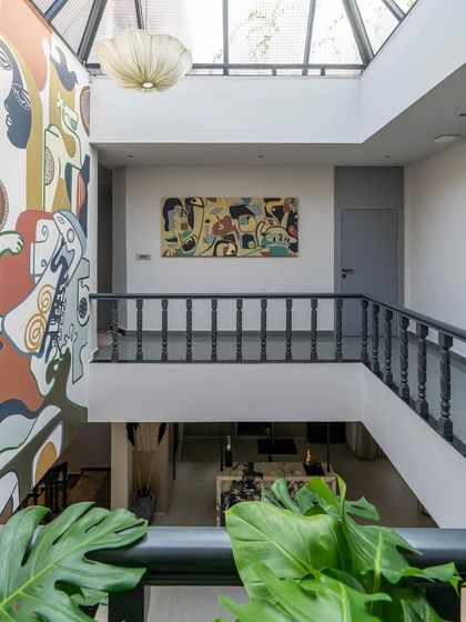 A duplicate image of the 'House of the Rising Sun' mural.