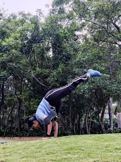 Finding strength and focus in the park with Galavasana, or Flying Pigeon Pose. My practice is a blend of yoga and strength training, which helps build the stability needed for arm balances like this.