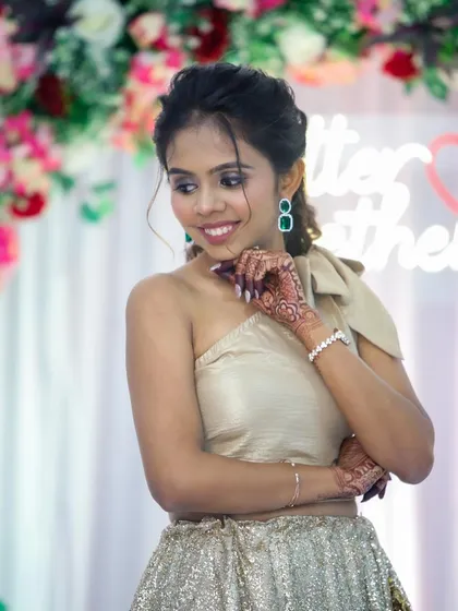 A candid and cute pose. This shows that my makeovers are not just for photos, they are for enjoying your special moments.