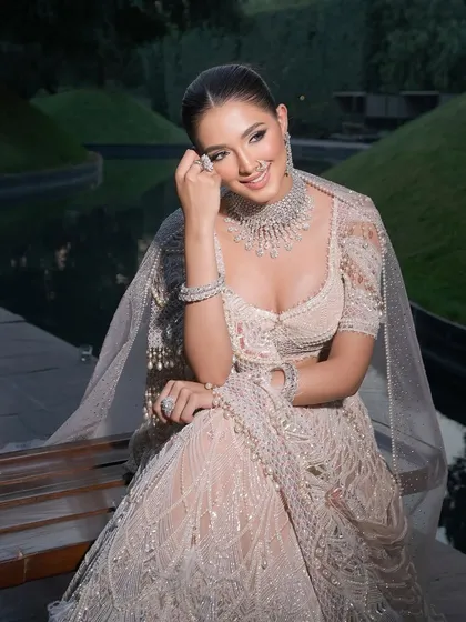 A joyful moment in a stunning Tarun Tahiliani creation. I styled this look with diamond jewellery to create a classic, monotone, and fresh aesthetic that is both modern and timeless.