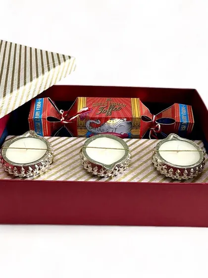 A closer look at the contents of our 'Aatash' gift box. The diyas are filled with temple flower scented wax, and the box itself is a beautiful keepsake.