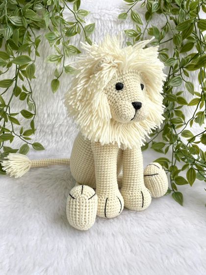 This majestic white lion has such a beautiful, full mane. I love making this sitting version, which is perfect for display in a nursery or for gentle play. The details on his paws make him extra special.