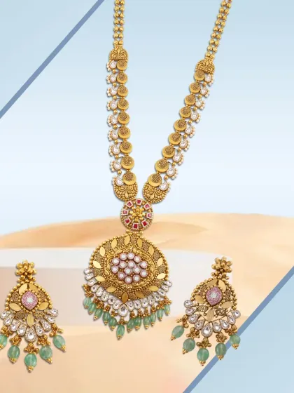 Showcasing the breadth of our design expertise, this Kundan and Polki bridal set combines traditional craftsmanship with contemporary elegance. The intricate setting of uncut diamonds and precious stones makes this a premium offering for retailers targeting the high-end wedding market.