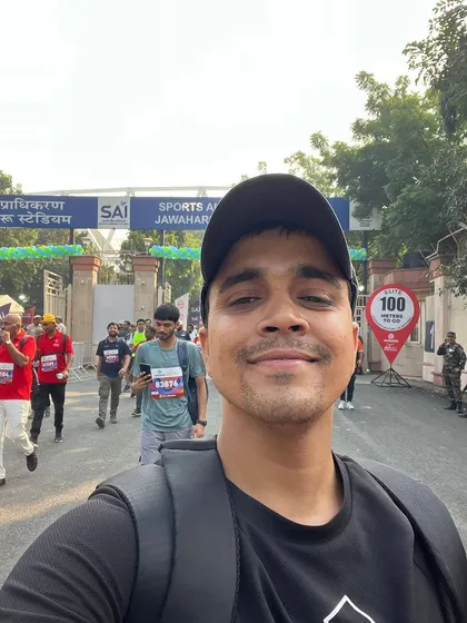 A quick selfie before the marathon begins.