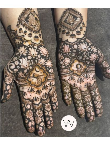 Another angle of the beautiful Karwachauth henna, showing the rich application of the paste.