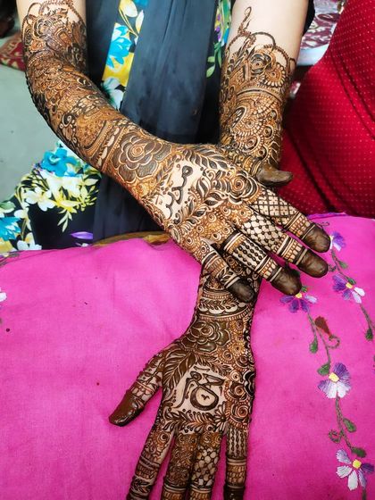 Hajira Mehendi Artist - Mehndi Art Classes & Workshops Elaborate Bridal Mehndi photo 15