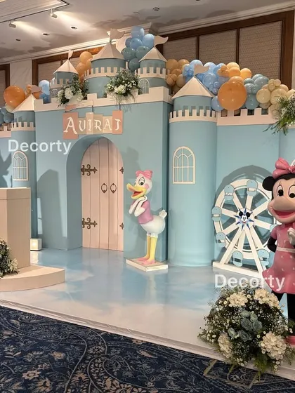 A beautiful shot of the castle stage, focusing on the Minnie Mouse and Daisy Duck figures.