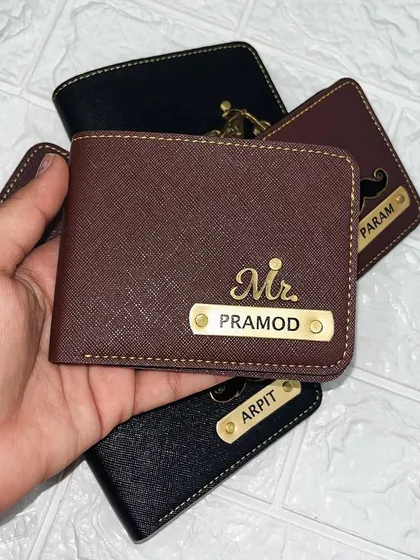 A closer look at my premium personalized wallets for men. Each wallet is customized with a nameplate and a unique charm, like the "Mr." title or a mustache icon, making it a perfect gift for him.