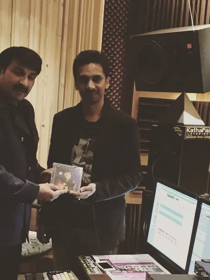 A moment of collaboration with singer Manoj Tiwari ji in our control room. We work closely with artists through every step, from the initial recording to the final mix and master.